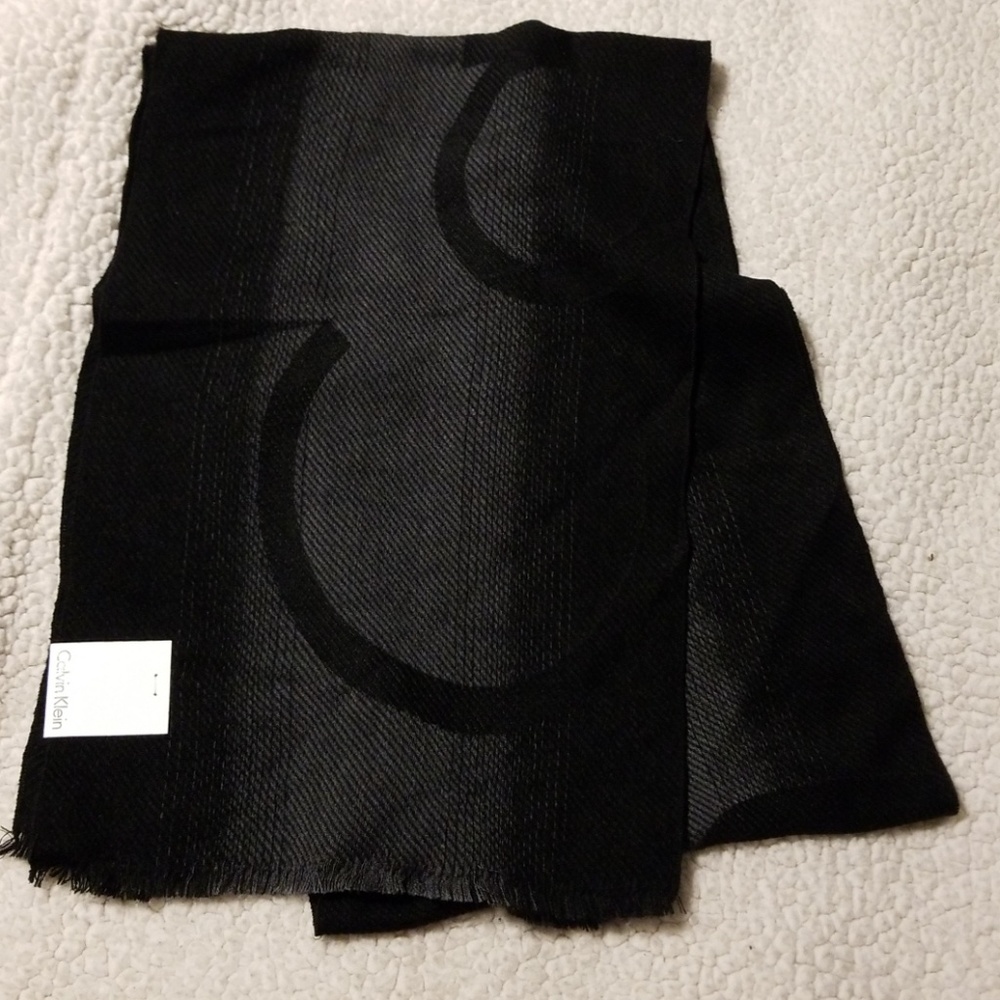 NWT Calvin Klein Black & Gray Ombre Stripe Scarf
